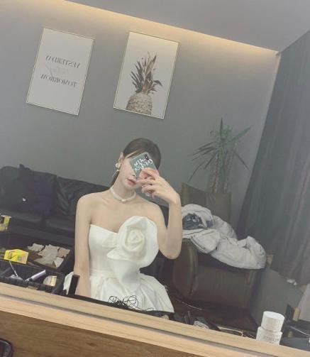 沈梦辰穿婚纱晒照工作室却否认结婚，被网友质疑“炒作”