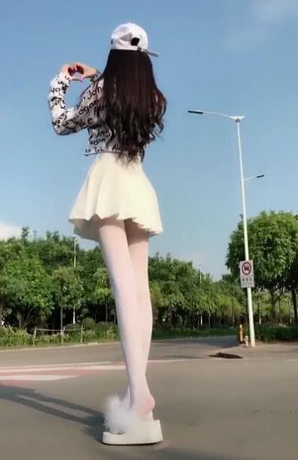 杨清柠到底有多瘦？看到这5张照片后，心疼王乐乐，羡慕毛宸宸