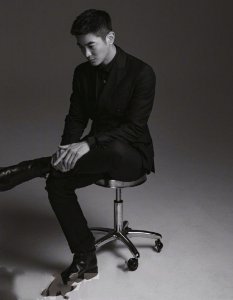 ​杜江最新写真照曝光！大眼萌爸好撩人，时尚感超强尽显熟男魅力！