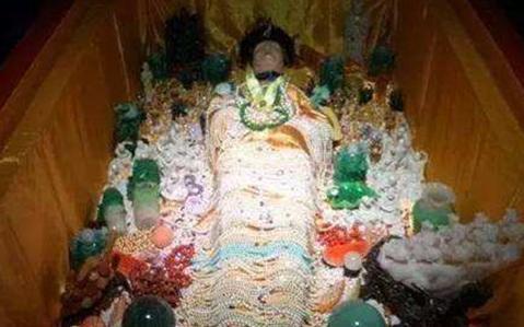 慈禧墓被盗两次，盗墓贼却不敢偷一件东西，其实这件才是最值钱的