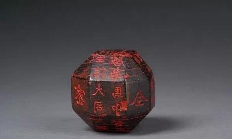 古代精致的文物，镶金兽首玛瑙杯与异域有关