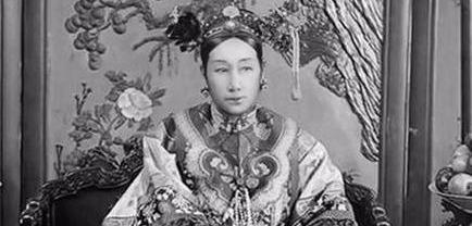 慈禧太后不同时期的美照，图1是20岁的复原图，图3眼神犀利
