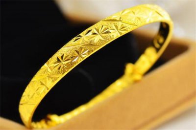 ​黄金手镯怎么清洗变亮 黄金手镯清洗小窍门