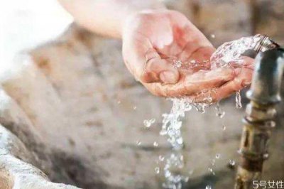 ​冷水洗脸会不会长痘痘 这个锅冷水不背