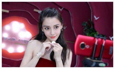 ​看了Angelababy的无修图照，网友：这腿太细，跟我的胳膊差不多