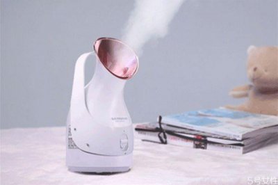 ​蒸脸前后怎么做 蒸脸器不能用什么水