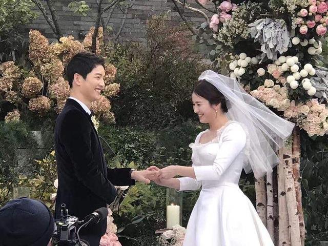 宋慧乔宋仲基否认离婚，韩国网友恳求中国网友放过“双宋”！