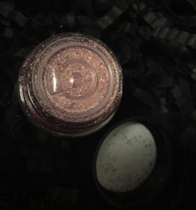 mac人鱼姬眼影飞粉吗？mac魅可人鱼姬眼影粉持久吗