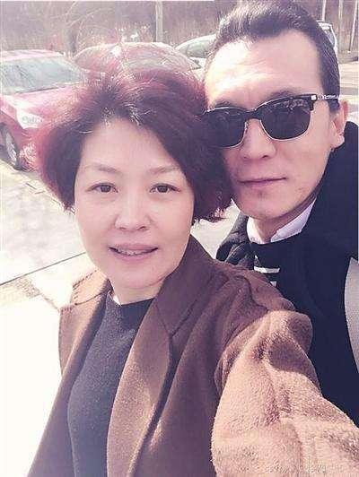 李咏换了发型变成这样，堪比全脸整容，网友：被理发师坑了十几年