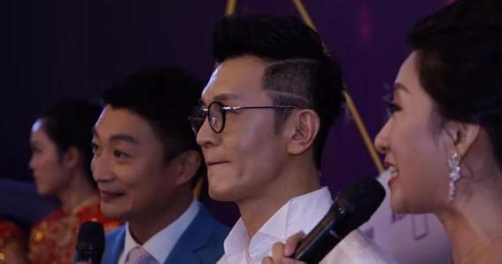 李咏换了发型变成这样，堪比全脸整容，网友：被理发师坑了十几年