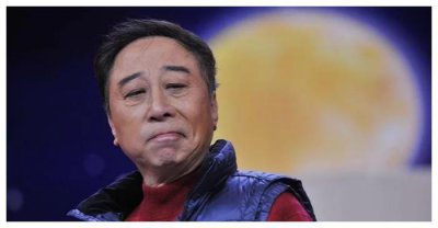 ​冯巩落选今年春晚，其中原因到底为何，董卿仅两字说明