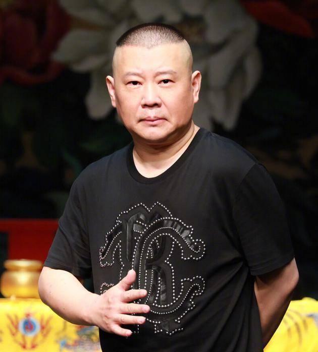 郭德纲这一举动，不经意间暴露了侯耀文生前原来还好这一口！