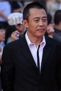 ​国家一级演员，成名后狠心抛弃演员妻子，传绯闻被网友骂没良心