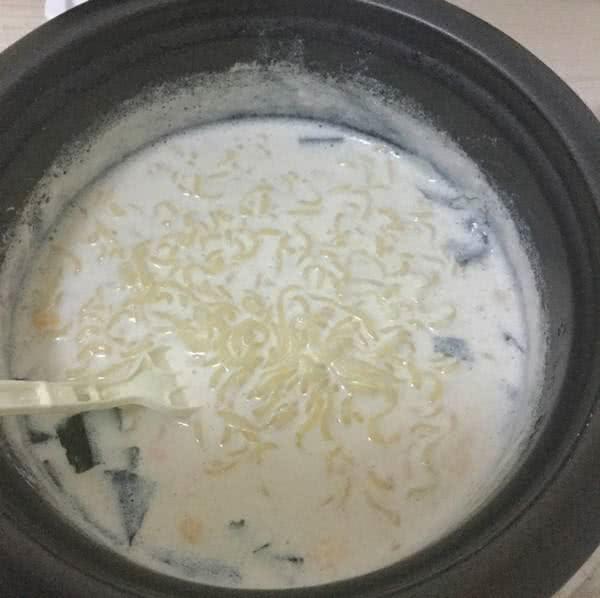 抖音带火的几种网红泡面吃法，你敢尝试吗？