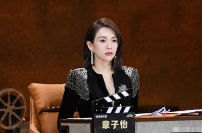 ​章子怡晒出节目剧照，庆祝《我就是演员》开播，承诺不再“扔”鞋