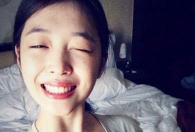 ​韩国女星雪莉放飞自我，真空出行引人热议，女粉却力挺她