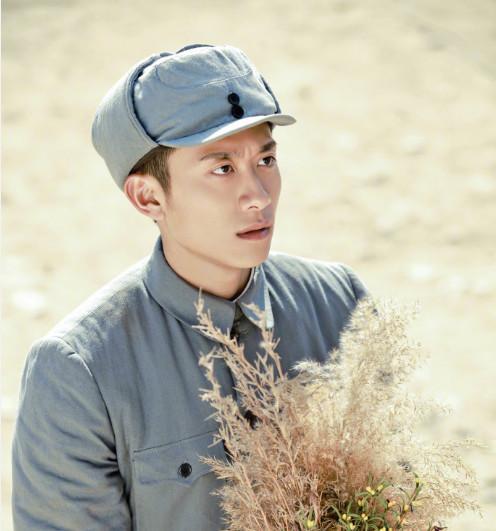 张一山再出新剧，军装造型惊艳观众，原来张一山还能这样演戏！