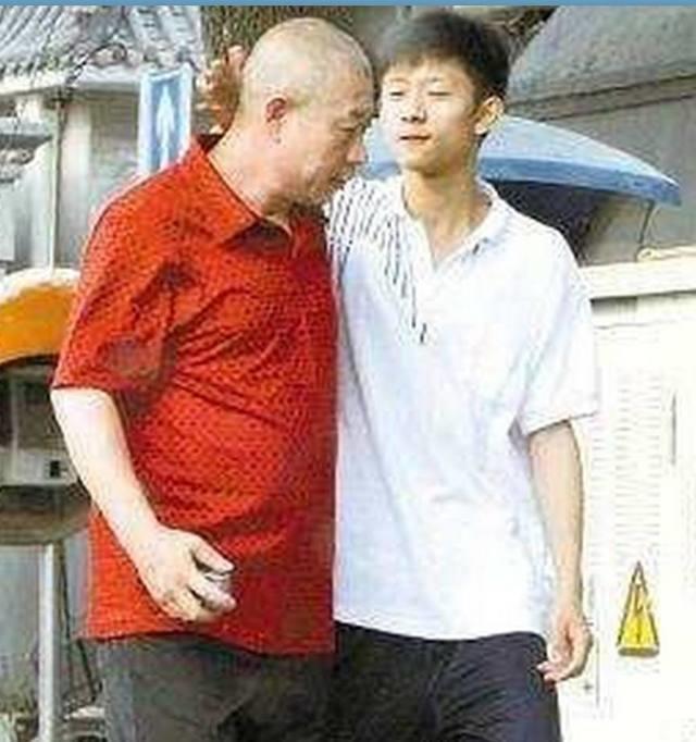 张一山的父亲是他终于知道了，原来是他！难怪不公开