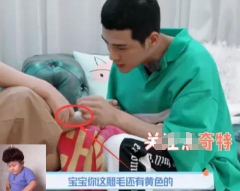 姜潮帮麦迪娜泡脚，脱掉袜子那一刻，一句话让人瞬间笑喷！