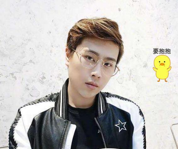 卢本伟两年后回归，遭其他主播“吊打”，网友：已不是他的时代！