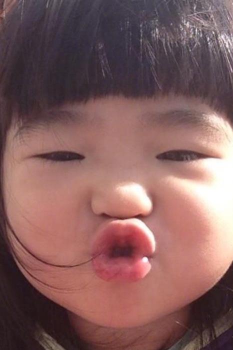 曹格晒女儿近照，丑萌“姐姐”女大十八变，变瘦长高逆袭成小美女
