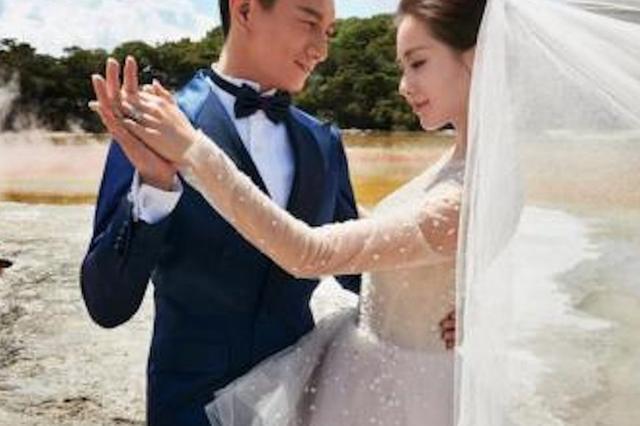 刘恺威杨幂相差11岁，Angelababy黄晓明差12岁，居然相差40岁