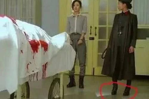 赵丽颖的身高有多“假”？苦了和她搭戏的女演员更要同情的是导演