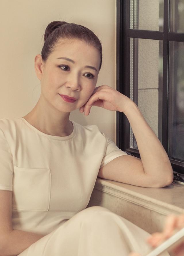 28年独自抚养儿子，如今儿子成了歌手，前夫厚着脸皮来沾名气