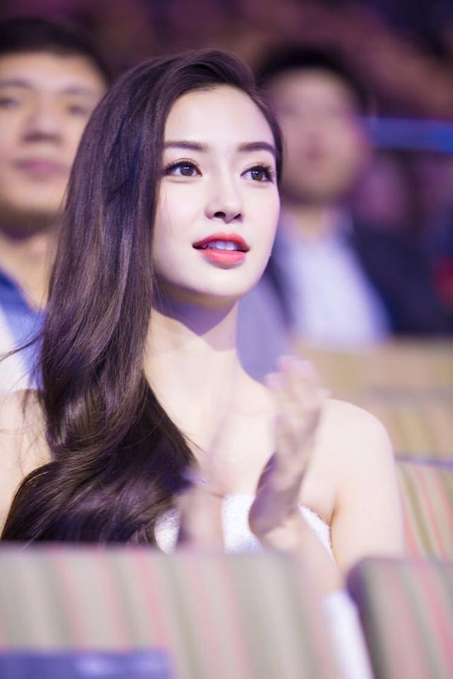 冯绍峰老婆，罗晋老婆，黄晓明老婆，不及他老婆漂亮