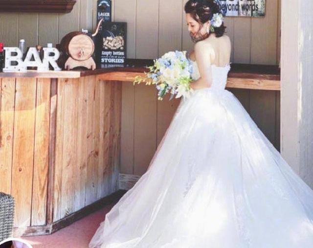 苍井空产子8个月后举办婚礼，与老公一人抱一娃喜笑颜开超幸福！