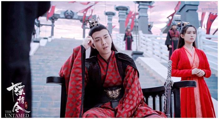 杨紫车内激吻对象疑似曝光，《陈情令》中饰演温晁，模样还挺帅