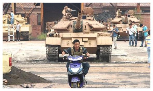 吴京家世背景有多深？放在曾经也是个王爷，难怪能如此成功