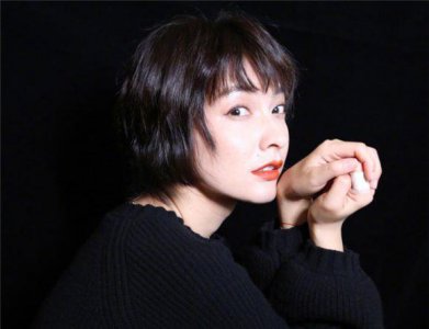 ​吴昕短发造型个性十足，知性的优雅法式的慵懒，变得越来越美了