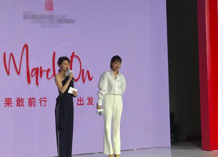 出轨门一年后，模特张爱朋首次示爱白百何：你一直都在我的心上！
