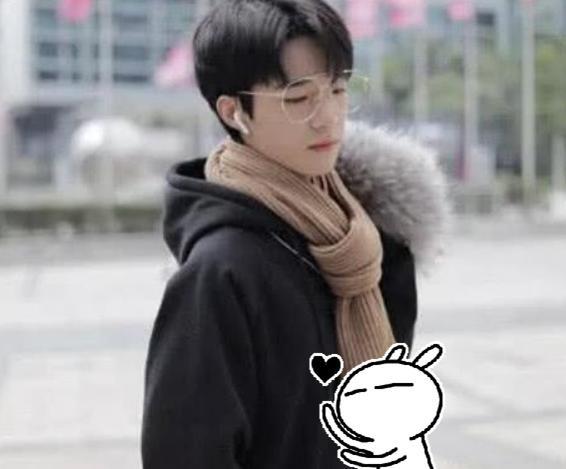 陈三成“渣男”？和陌生女生抱在一起，网友：陈雪凝还等他干嘛