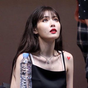 ​泫雅女神高清无水印图片，手机壁纸换起来