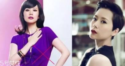 方形脸适合什么发型？卷曲长发柔和脸部轮廓