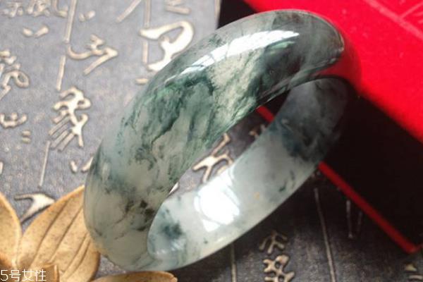 水沫玉手镯价格 翡翠替代品