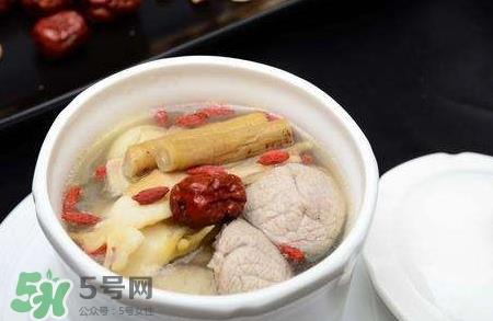 头发干燥吃什么可以改善_头发干燥吃什么水果好
