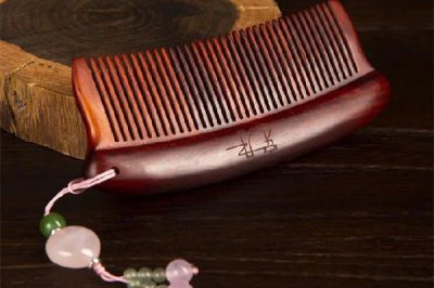​木梳子是桃木好还是檀木好 木梳子买什么材质的好