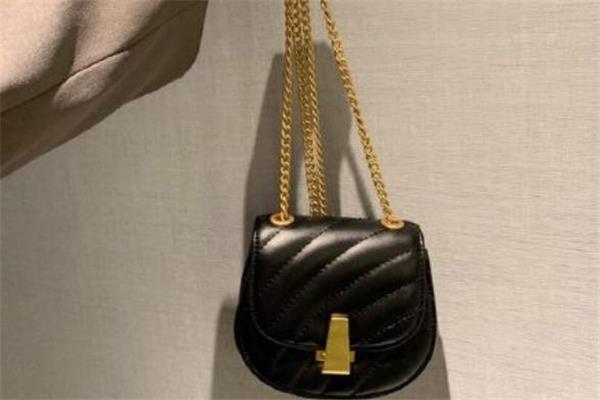 小mk是哪个国家的品牌 小mk和mk一样吗