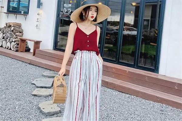 吊带怎么搭配显高 吊带配什么下装显高