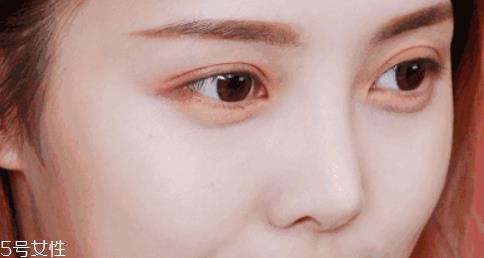 珊瑚色腮红配什么眼影 珊瑚色腮红搭什么眉毛颜色