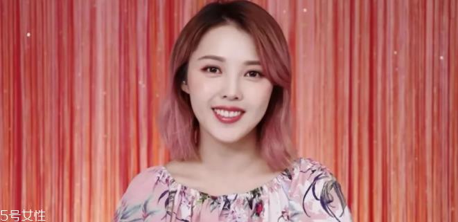 珊瑚色腮红配什么眼影 珊瑚色腮红搭什么眉毛颜色