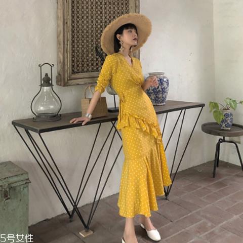 黄皮适合什么颜色裙子？什么颜色裙子适合黄皮女生？