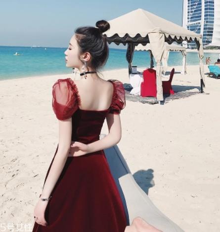黄皮适合什么颜色裙子？什么颜色裙子适合黄皮女生？