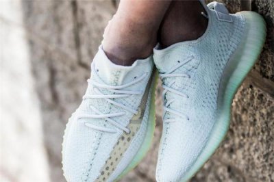​yeezy 350 v2 hyperspace偏码吗 大半码更舒服