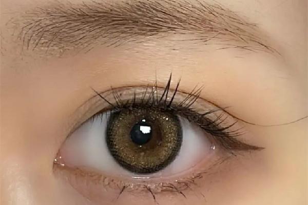 美瞳日抛月抛年抛哪个对眼睛好 美瞳戴多久就需要换新的