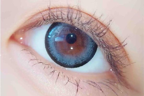 美瞳日抛月抛年抛哪个对眼睛好 美瞳戴多久就需要换新的