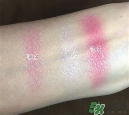 巴宝莉爱心腮红好用吗?burberry爱心腮红试色